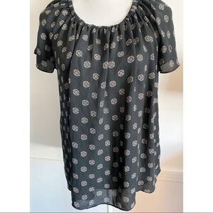 Vince Camuto • Black White Patterned Ruched Neck Blouse